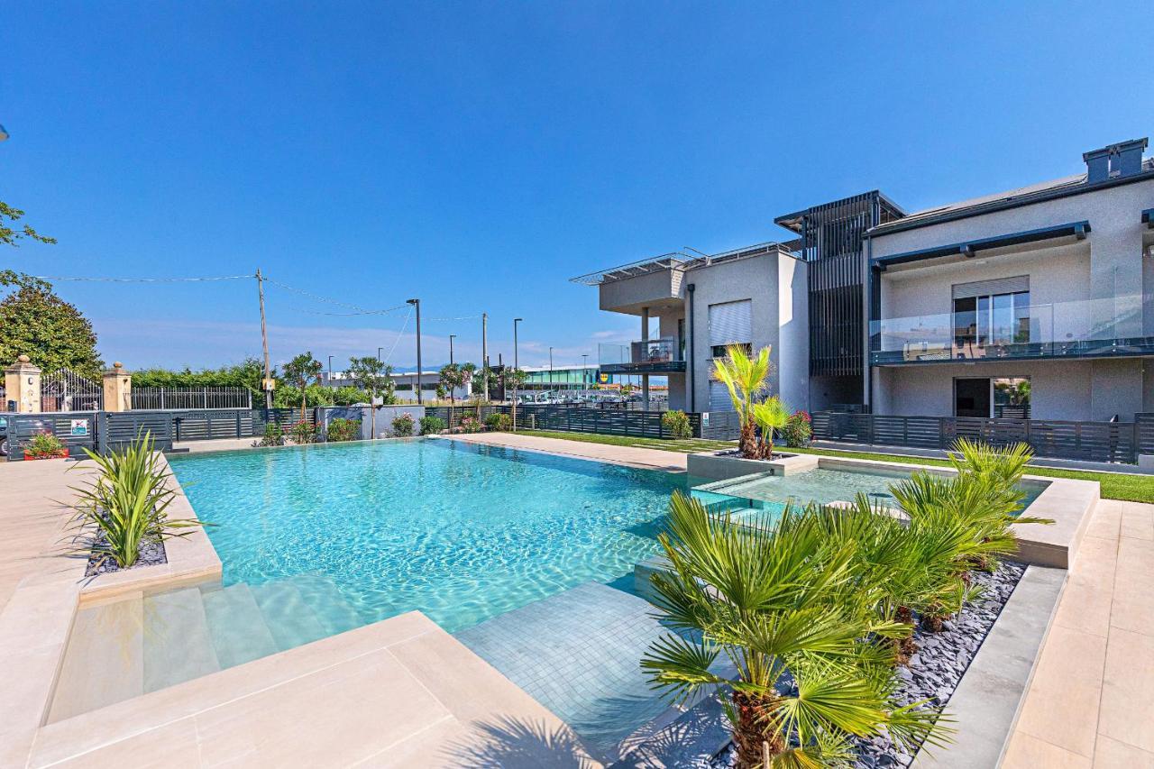 Ferienwohnung Una Terrazza Sul Lago A2 Con Piscina By Wonderful Italy Peschiera del Garda Exterior foto
